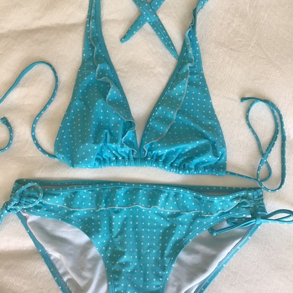 Bikini - Picture 1 of 2